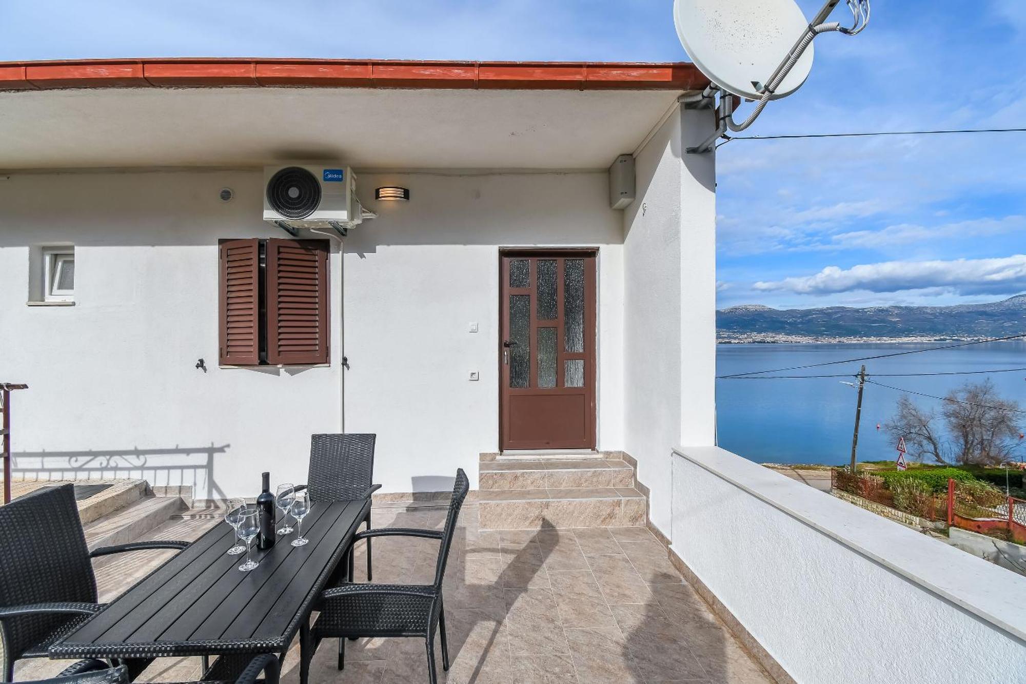 Nela Trogir